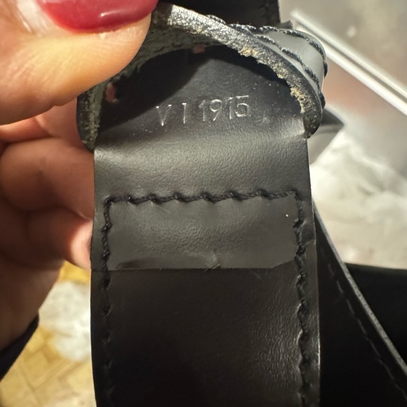 LV epi Sac d’epaule - Picture 14 of 14